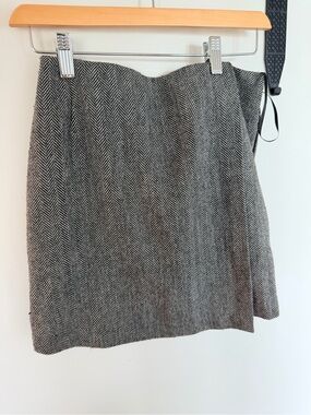 Uniqlo Black and White Herringbone Mini Skirt